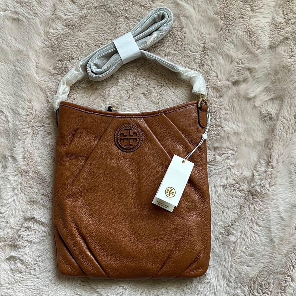 Brand new! Tory Burch Kolbe Leather Swing Pack. Color is called “luggage”